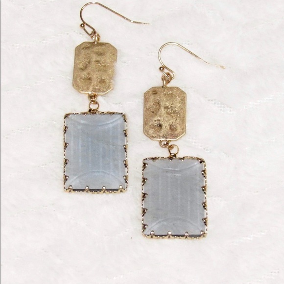 🌸 NWT!! Dangle earrings - Picture 1 of 2